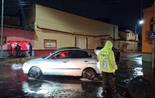 Se cae el cielo en Toluca; hay inundaciones y desbordamiento de ríos