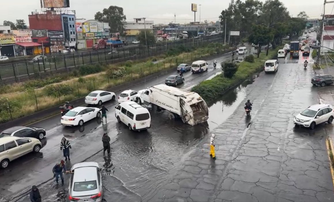 Se descompone camión recolector en av. Central y genera caos vial 2