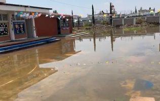 Se inundan escuelas en La Laguna Chiconautla, Ecatepec tras lluvias