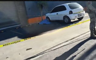 Ultiman a checadora de combis en Tecámac frente a cuartel de la GN