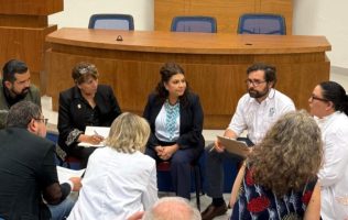 Visitan Delfina Gómez y Clara Brugada hospitales, apoyan a víctimas de explosión