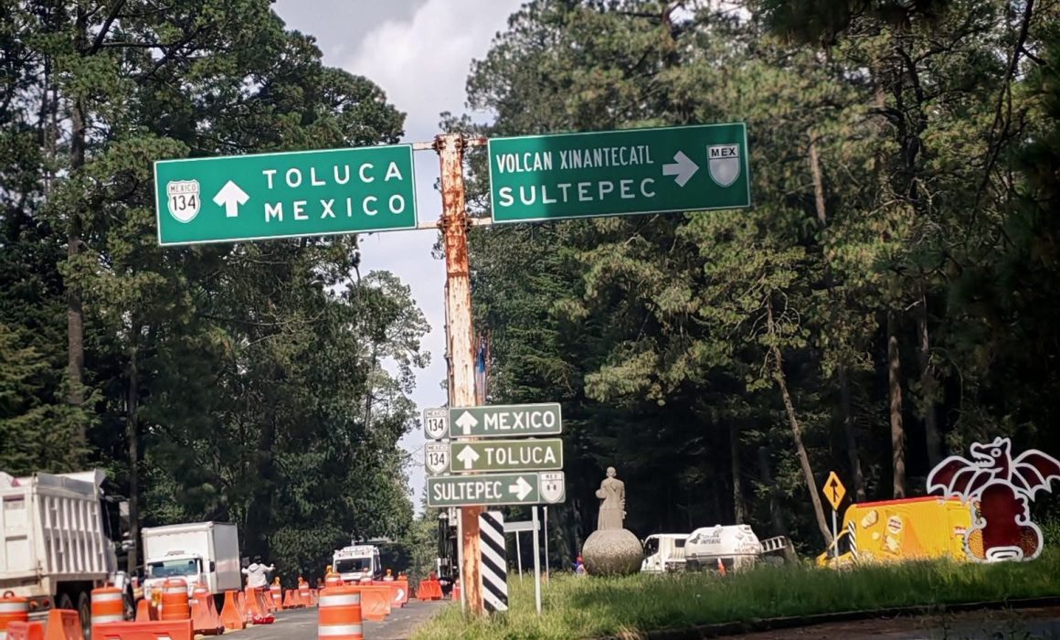 Vuelca camioneta de PROBOSQUE en la zona del Nevado de Toluca