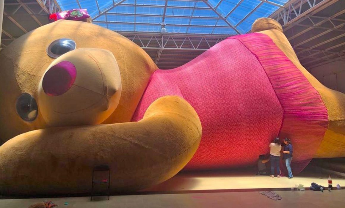Vuelve Xonita la osa de peluche más grande del mundo, en Xonacatlán