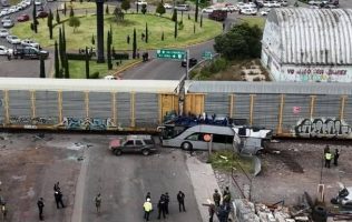Ya son 10 los fallecidos por choque de tren con autobús en Atlacomulco