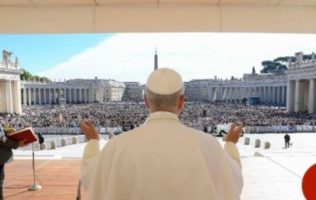 La fe de la gente sencilla guía a la Iglesia: León XIV
