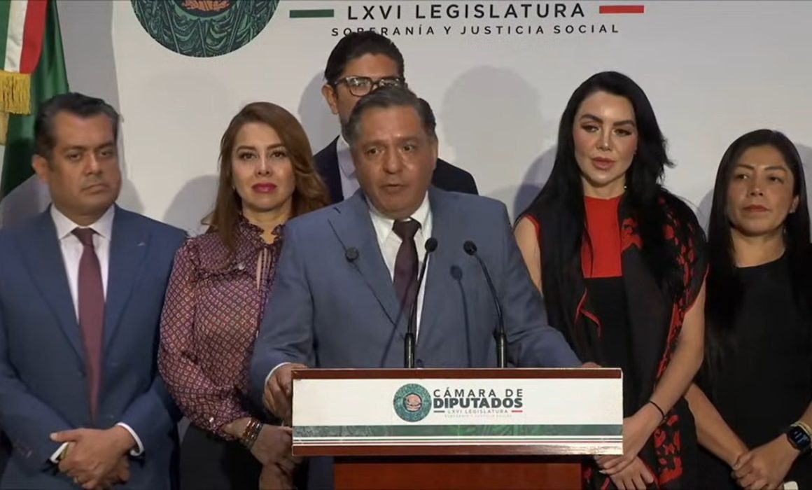 Acude Ricardo Moreno a San Lázaro y recibe respaldo de bancadas de Morena y PT