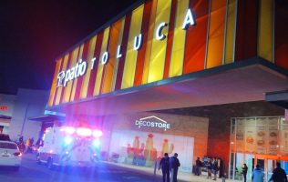 Apoyan en parto paramédicos de PC en plaza de Toluca