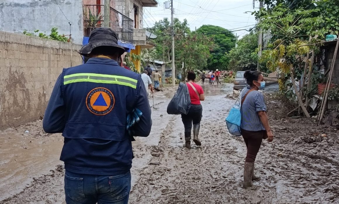 Asiste PC de Teoloyucan ayuda humanitaria a damnificados en Poza Rica