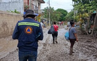 Asiste PC de Teoloyucan ayuda humanitaria a damnificados en Poza Rica