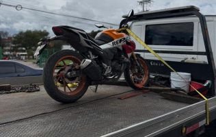 Atrapan en Toluca a parejita de narcomenudistas, viajaban en moto