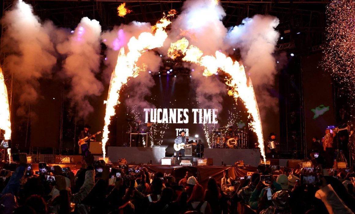 Bailan toluqueños con Los Tucanes de Tijuana en la Feria del Alfeñique 1