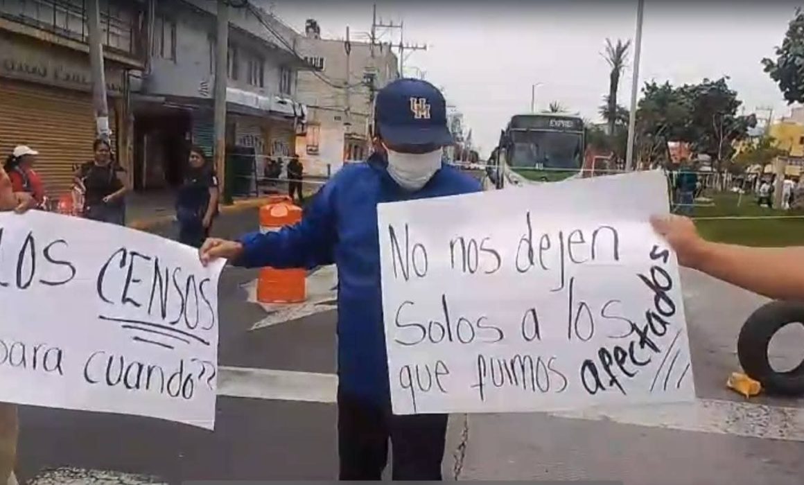 Bloquean avenida en Neza por falta de apoyos a damnificados