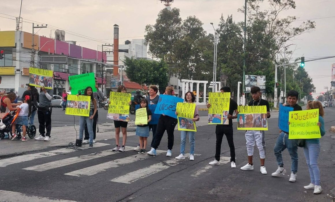 Bloquean avenidas en Nezahualcóyotl para exigir justicia por atropellado