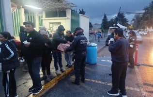Cambian las armas por ayuda social Policías Municipales de Toluca