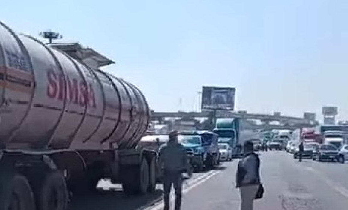 Colapsa nuevamente tránsito en la México-Querétaro por presencia de manifestantes