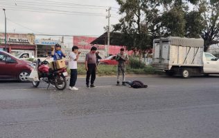 Deja accidente grave a motociclista en La Paz; tránsito colapsa