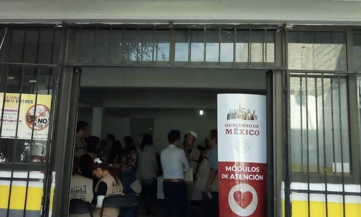 Denuncian maltrato y caos en oficinas del Bienestar en Nezahualcóyotl