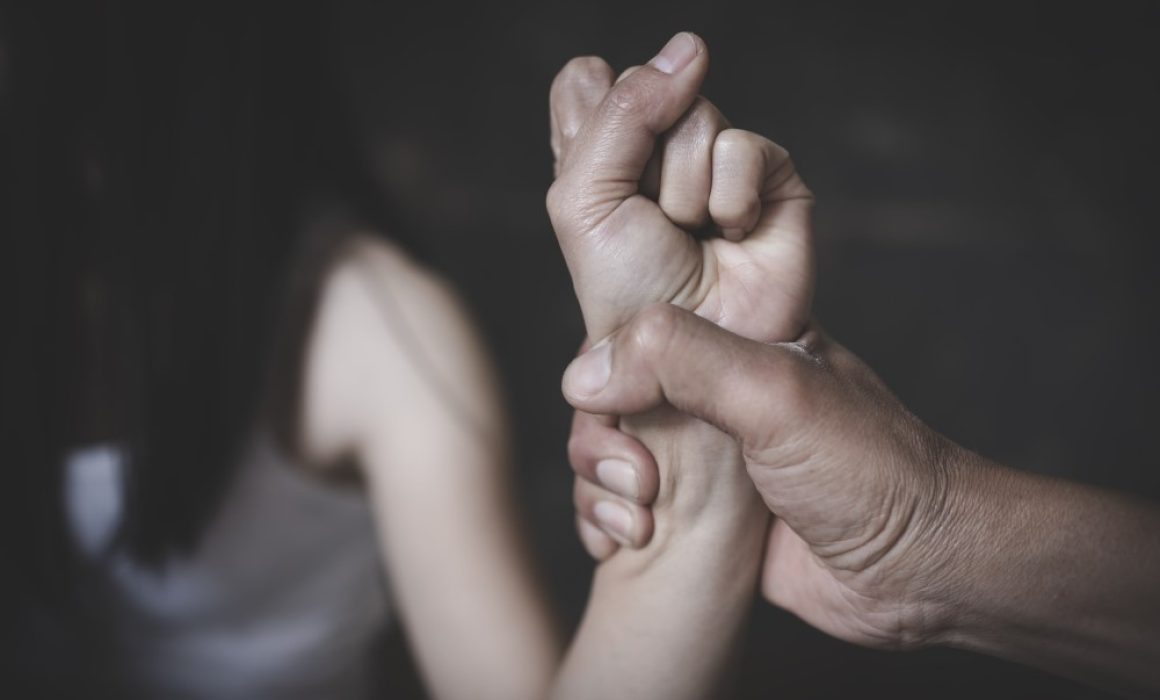 Detienen a hombre en Nezahualcóyotl por agredir a una mujer