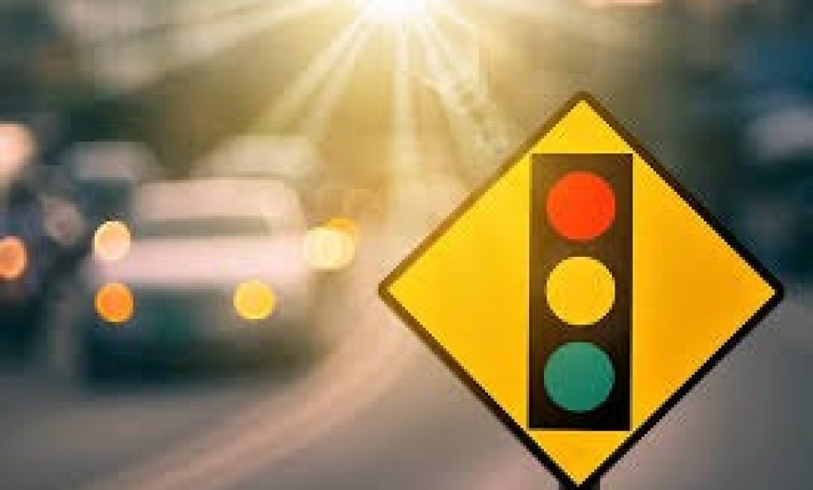 Provoca caos vial camión averiado en Alfredo del mazo en Toluca 