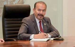 Enfrenta Pedro Rodríguez acusaciones por compra de “software fantasma”