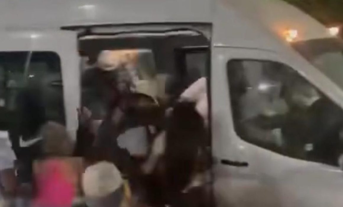 Enfrentamiento de migrantes con personal del INM; pretendían desintegrar caravana