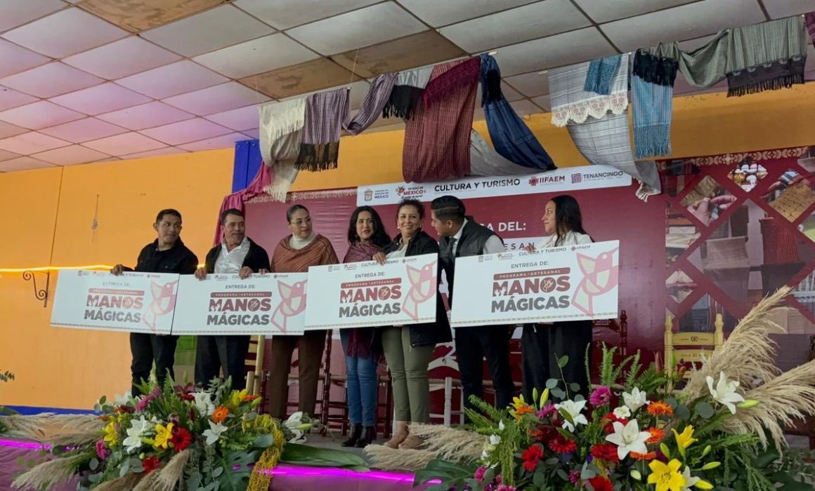 Entrega Estado de México en Toluca cheques de Manos Mágicas a artesanos
