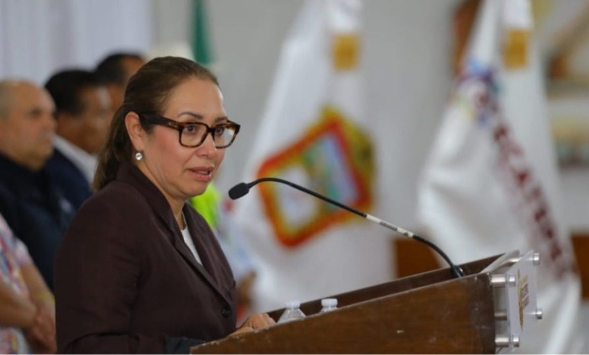 Exigen destituir a Azucena Cisneros por corrupción y nepotismo