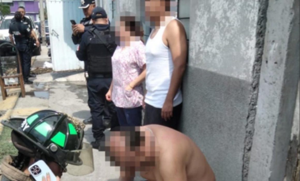 Hospitalizan a hombre tras explosión registrada en casa de Ecatepec