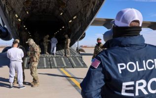 Impone DHS tarifa de mil dólares a extranjeros en libertad condicional