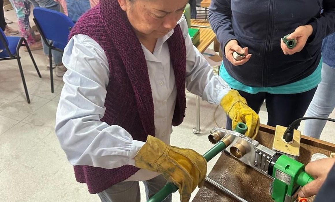 Impulsan participación femenina en mantenimiento del agua en el Edomex