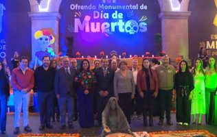 Inaugura Delfina Gómez Ofrenda Monumental en Palacio de Gobierno