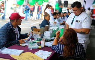 Lleva Anuar Azar servicios gratuitos y apoyos al gasto familiar en Toluca