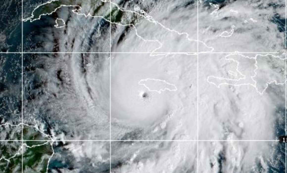 Melissa se acerca a Jamaica con lluvias y vientos catastróficos