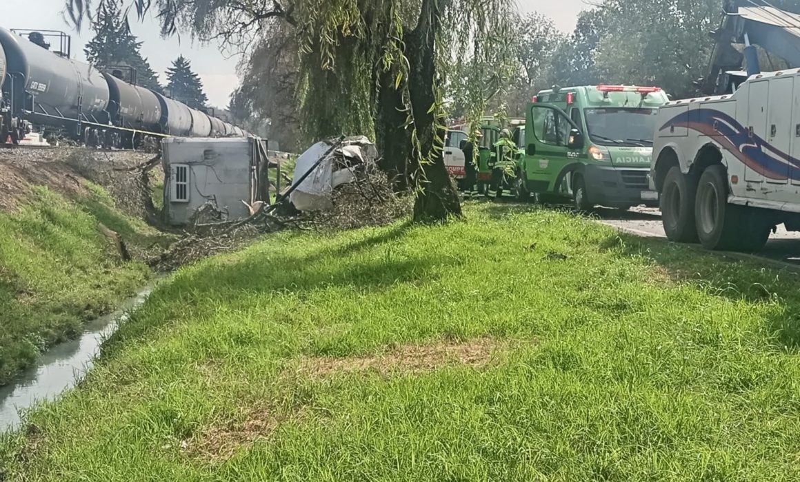 Mueren 2 hombres en carriles de Paseo Tollocan en San Mateo Atenco