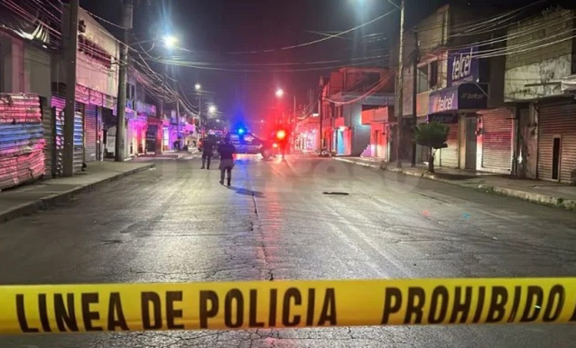 Piden ubicar a conductor que atropelló a biker en Ecatepec y lo dejó grave