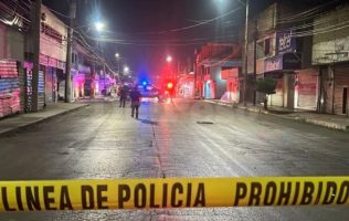 Piden ubicar a conductor que atropelló a biker en Ecatepec y lo dejó grave