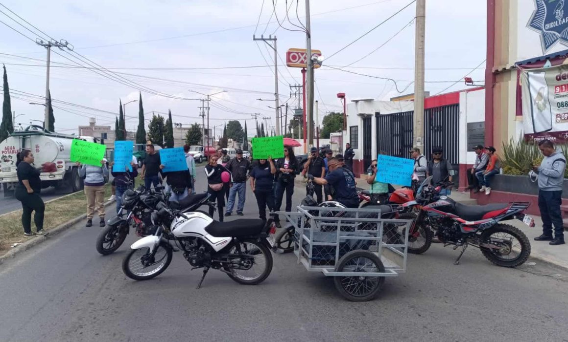 Protestan policías de Chicoloapan y amenazan con cerrar la México-Texcoco