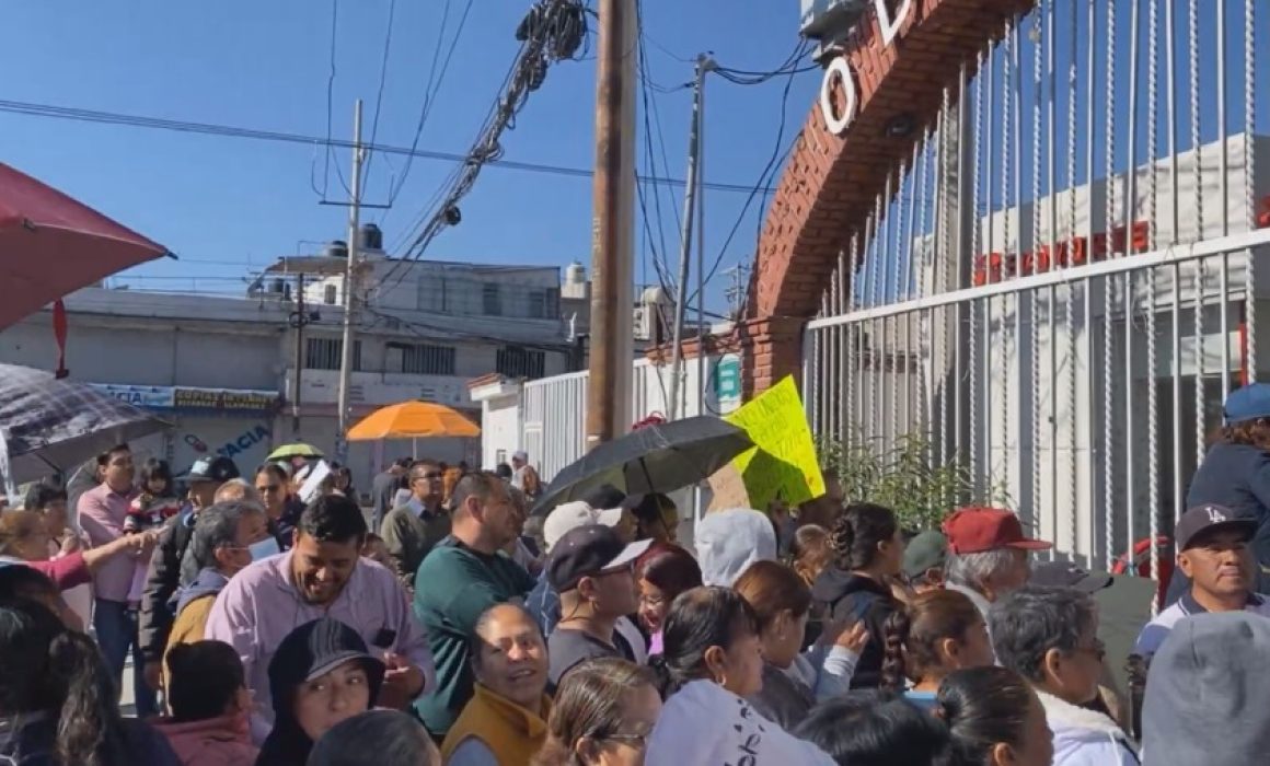 Protestan vecinos de Chimalhuacán ante ODAPAS por falta de agua