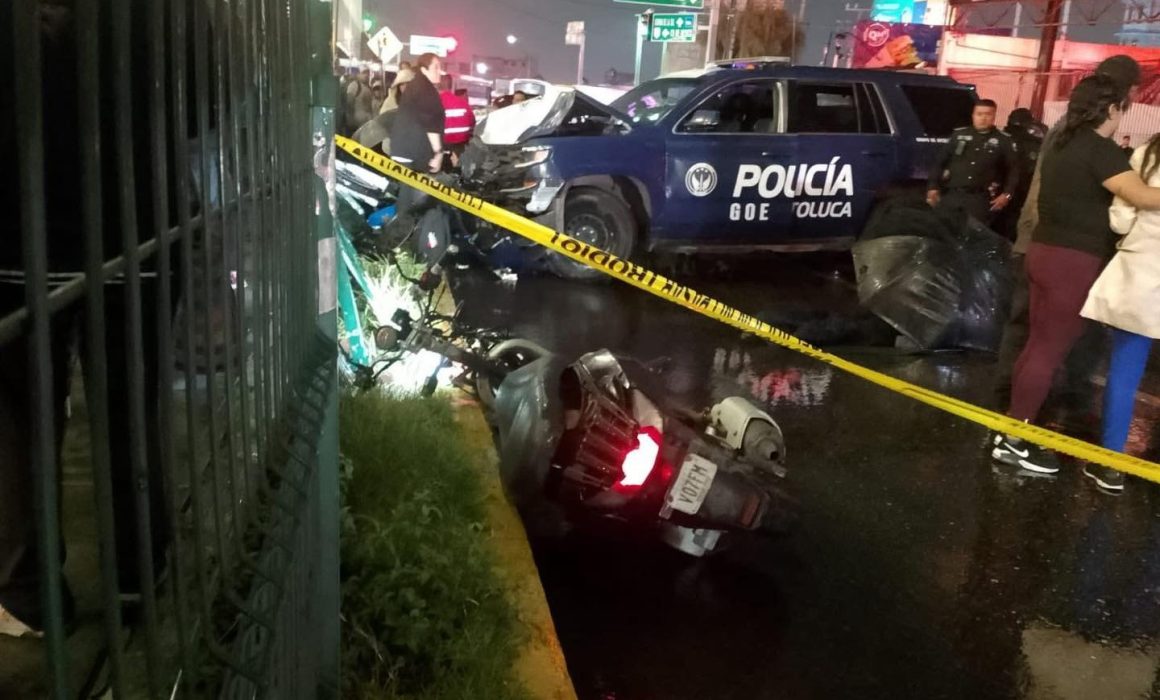 Provoca carambola patrulla de la Policía de Toluca; una mujer falleció