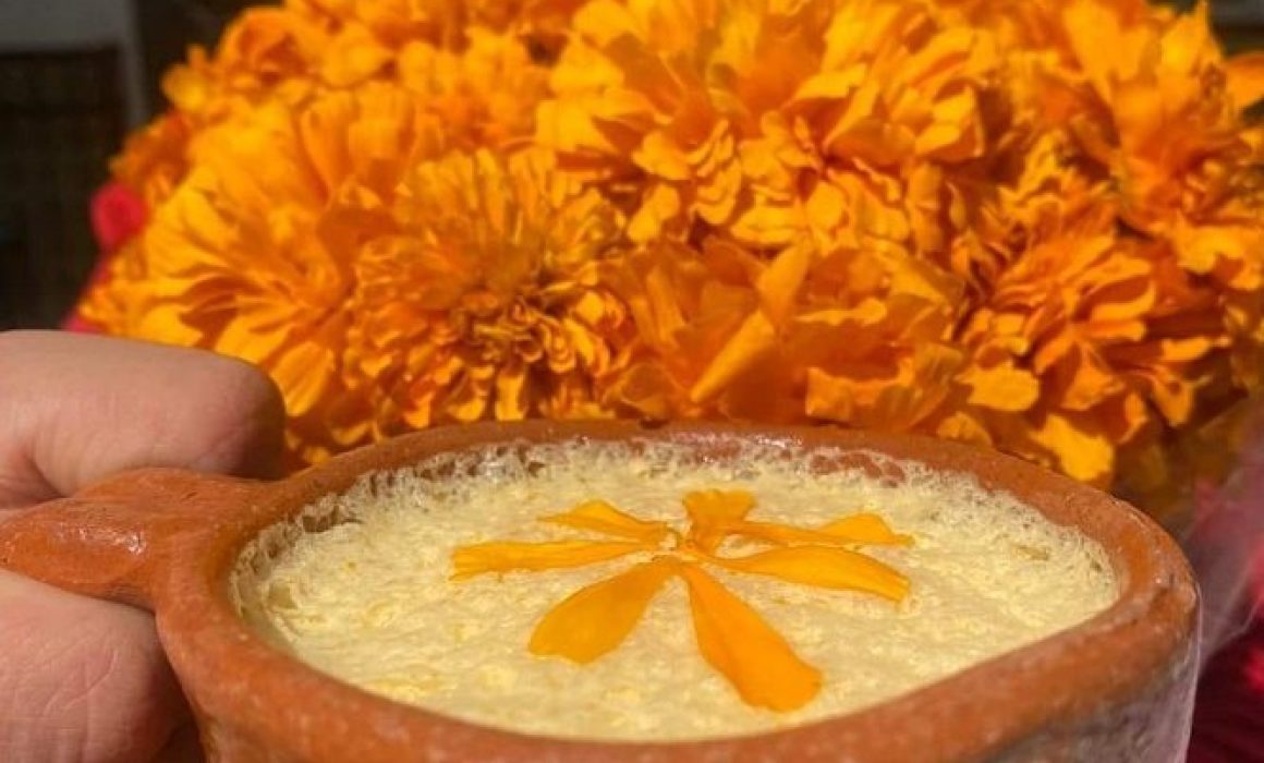 Conoce el pulque de cempasúchil, tradición del Edomex en Día de Muertos