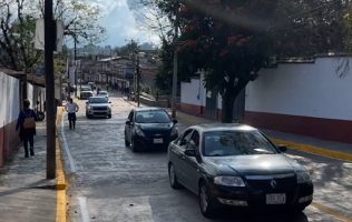 Reabren calle en Valle de Bravo y restablecen sentido vial