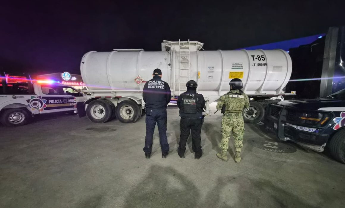 Recuperan autoridades huachicol en Ecatepec y detienen a conductor