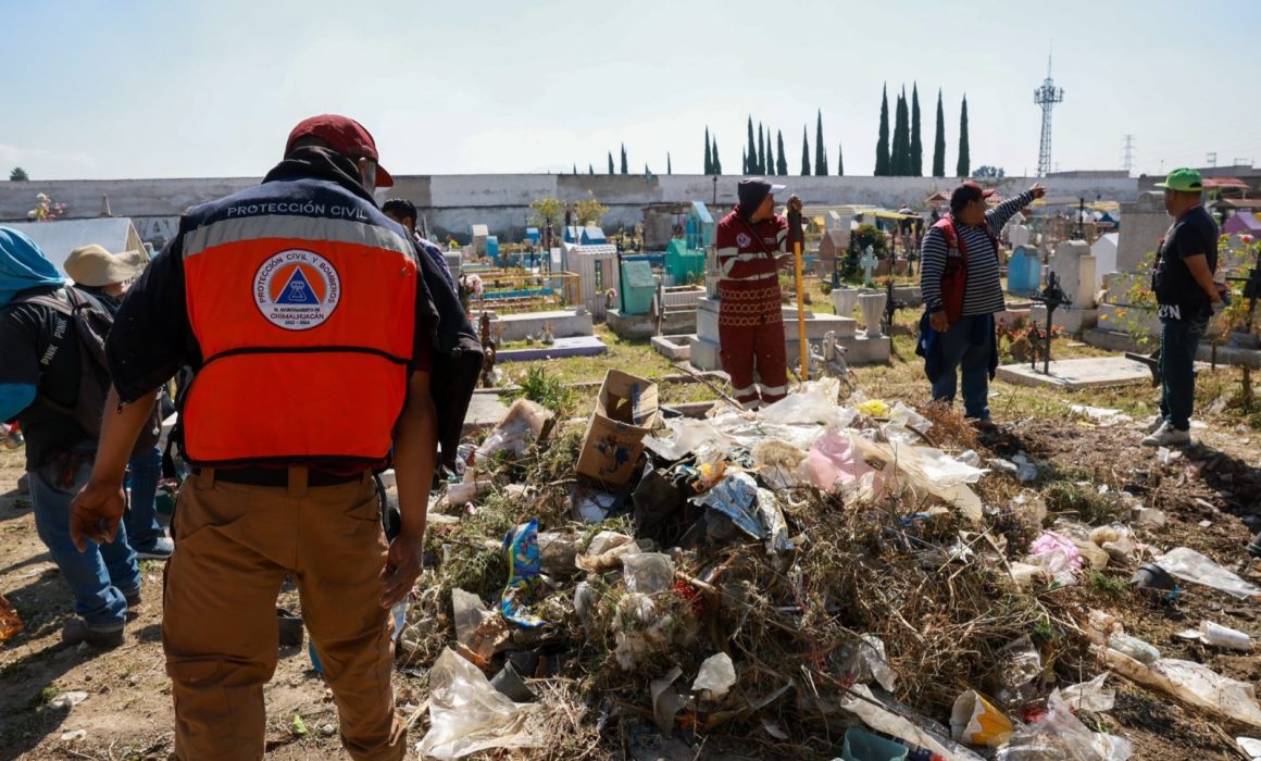 Refuerza Chimalhuacán limpieza y seguridad en panteones por Día de Muertos