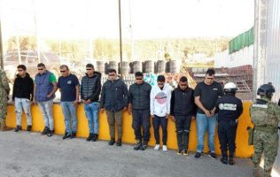 Refuerzan seguridad y trasladan a presuntos extorsionadores a Chiconautla