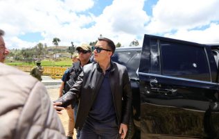 Reportan nuevo ataque a caravana del presidente de Ecuador