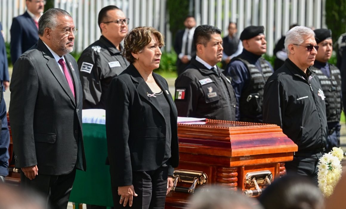 Rinde Delfina Gómez homenaje a elemento policial caído de la SSEM