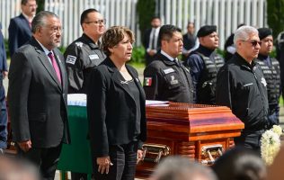 Rinde Delfina Gómez homenaje a elemento policial caído de la SSEM