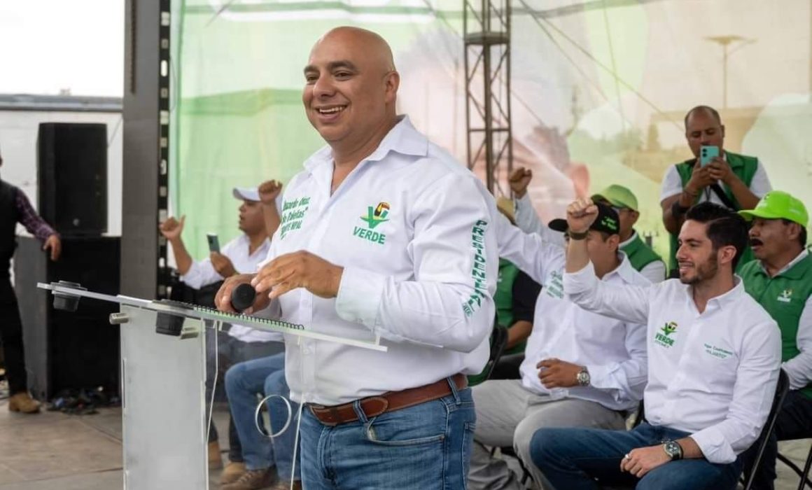 Rompe 'Lalo Paletas' con el PVEM y dinamita la unidad en Chalco