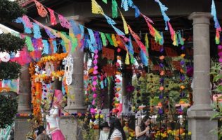 Se viste Tepotzotlán de leyendas y misticismo