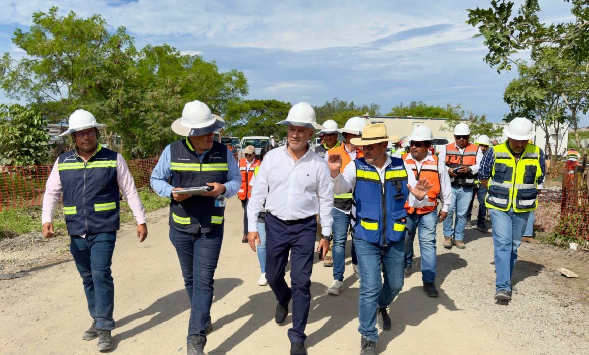 Supervisa Esteva Medina avances del distribuidor vial de acceso al puerto